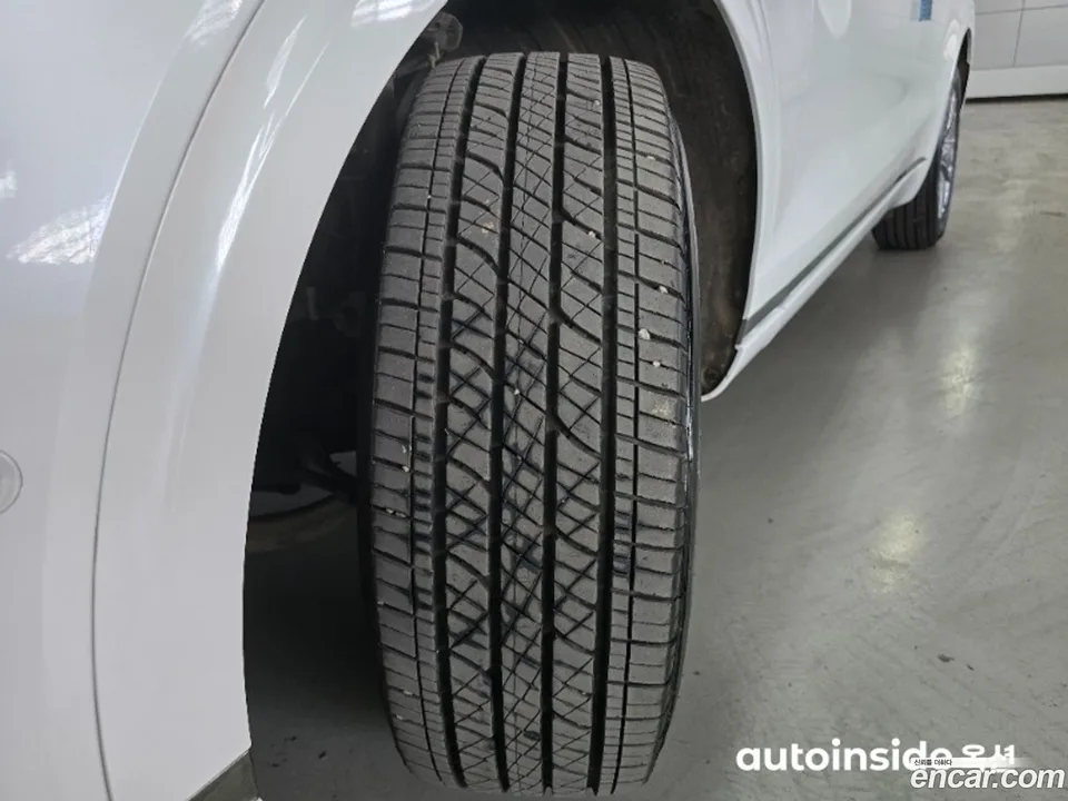 Genesis GV70 2.5T 2WD 2025 — thumbnail 5