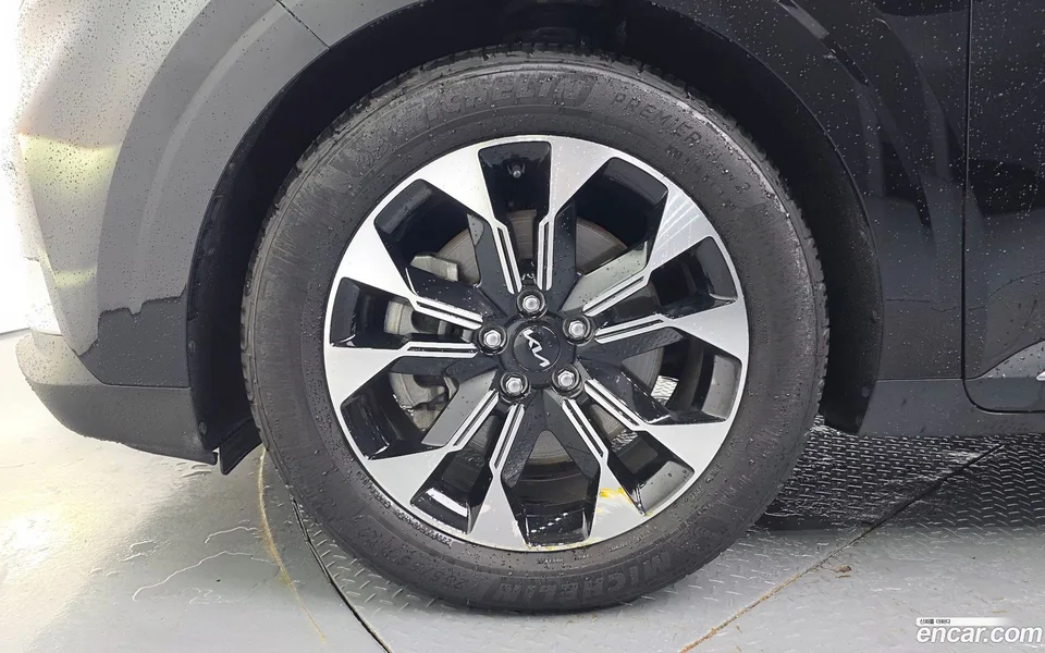 Kia Carnival 9 2022 — thumbnail 2