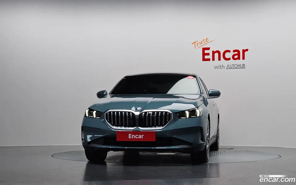 BMW 5 Series 520i 2025 — thumbnail 3
