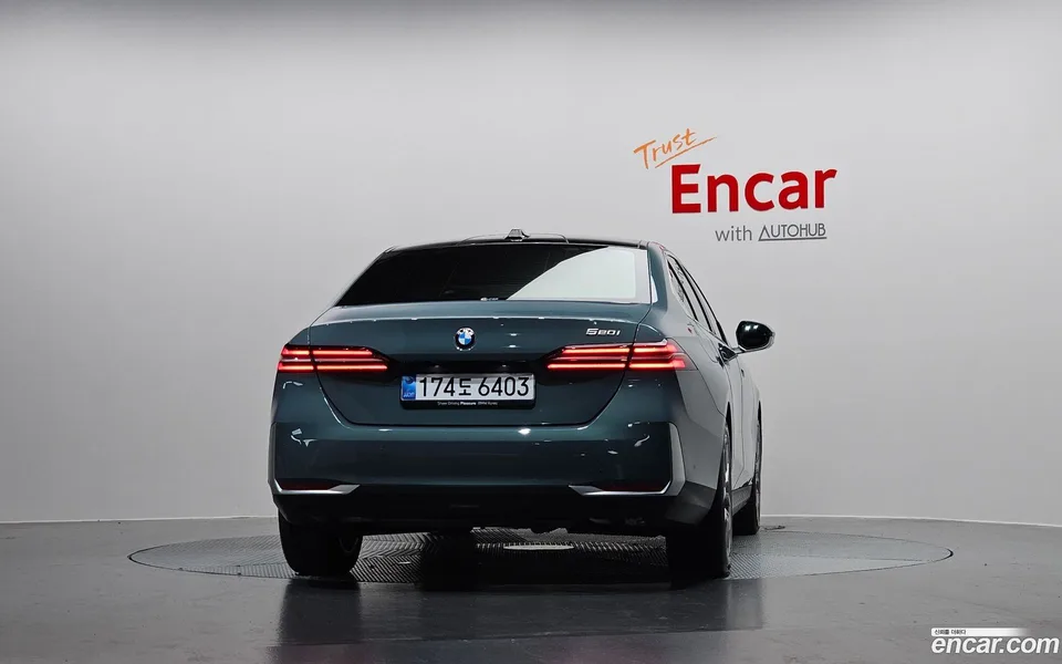 BMW 5 Series 520i 2025 — thumbnail 4