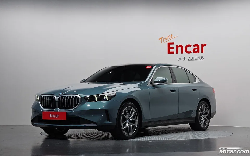 BMW 5 Series 520i 2025 — photo 1, buy with delivery to Moscow