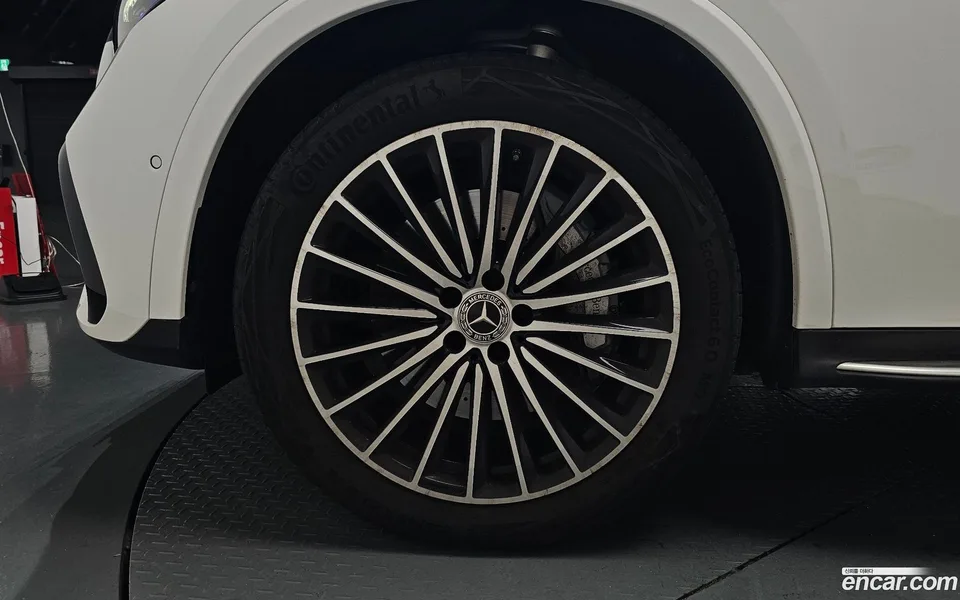 Mercedes-Benz GLC-Class GLC300 4MATIC 2025 — thumbnail 2