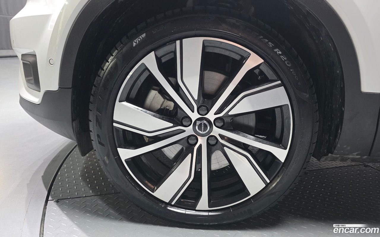 Volvo XC40 Recharge 2022 — 2