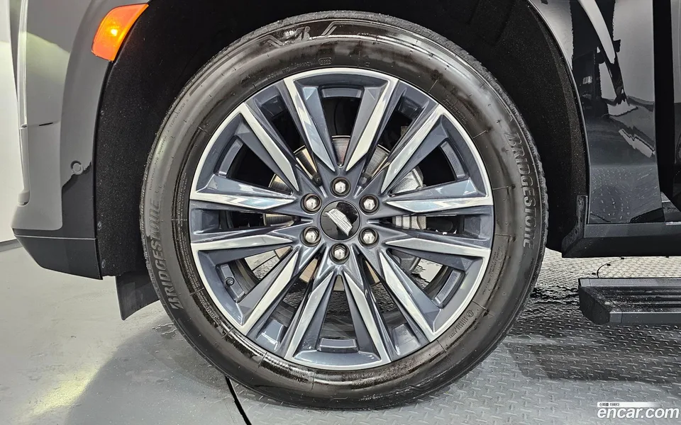 Cadillac Escalade 6.2 2023 — thumbnail 2