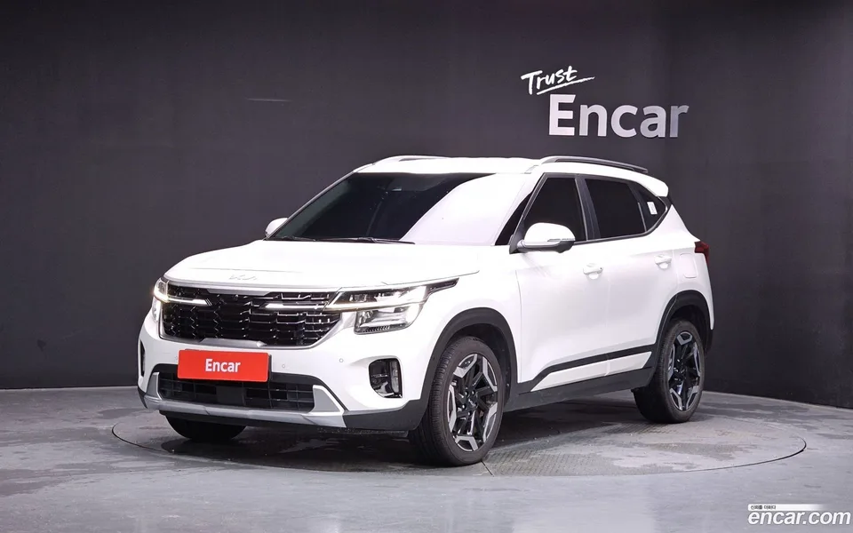 Kia Seltos 1.6 2WD 2023 — фото 1, купить с доставкой в Москву