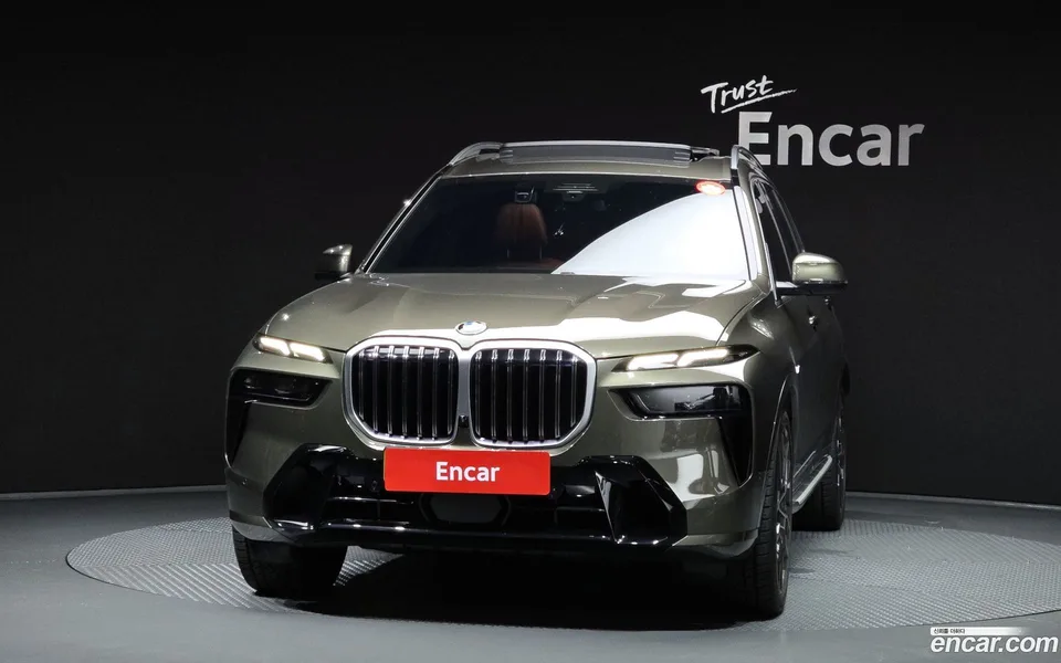 BMW X7 xDrive 40i M 7 2025 — thumbnail 3