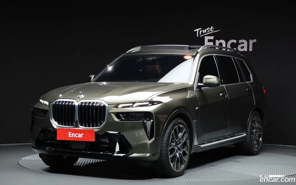 BMW X7 xDrive 40i M 7 2025 — photo 1, buy with delivery to Moscow