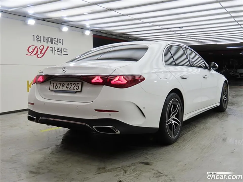 Mercedes-Benz E-Class E200 AMG Line 2025 — thumbnail 4