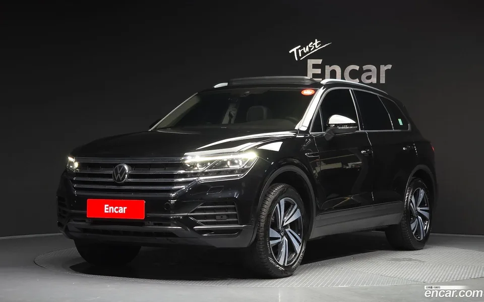 Volkswagen Touareg 3.0 TDI 2023 — photo 1, buy with delivery to Moscow