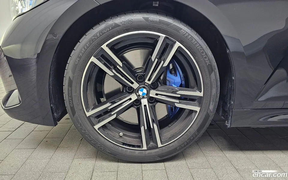 BMW 3 Series 320i M 2025 — thumbnail 5