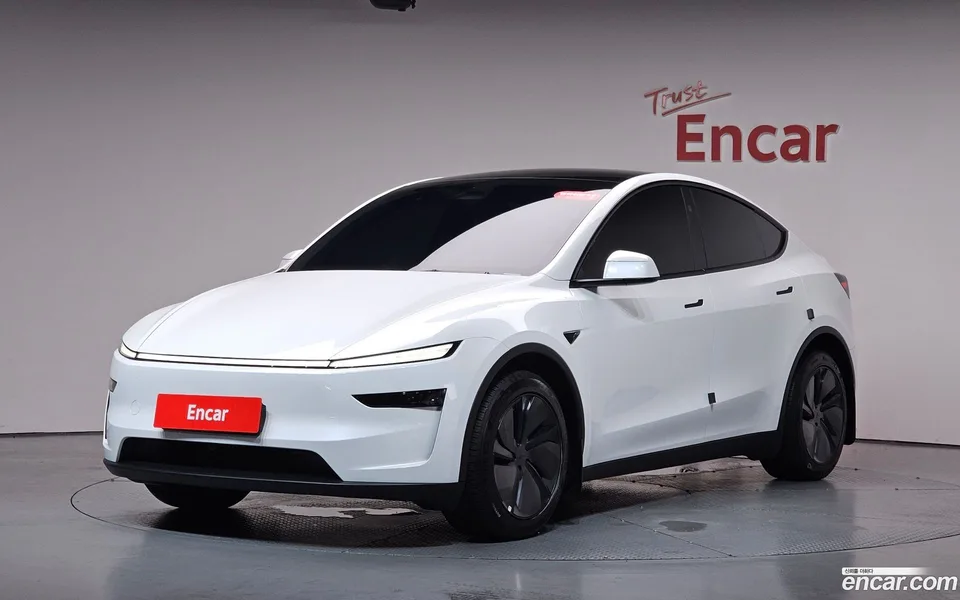 Tesla Model Y RWD 2025 — photo 1, buy with delivery to Moscow