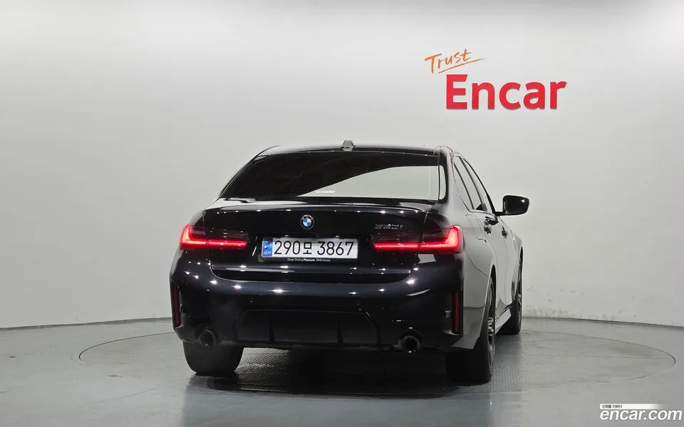 BMW 3 Series 320i M 2024 — thumbnail 4