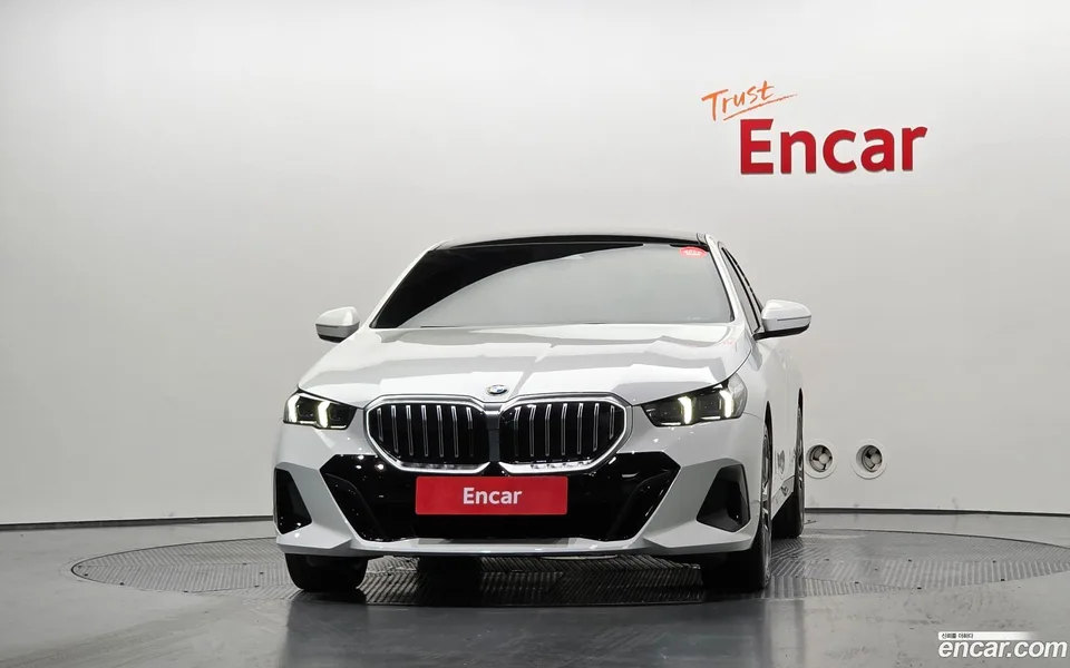 BMW 5 Series 520i M 2026 — thumbnail 3