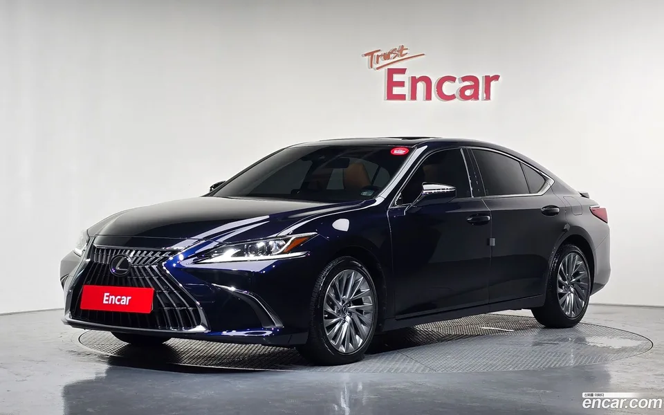 Lexus ES 300h 2023 — photo 1, buy with delivery to Moscow