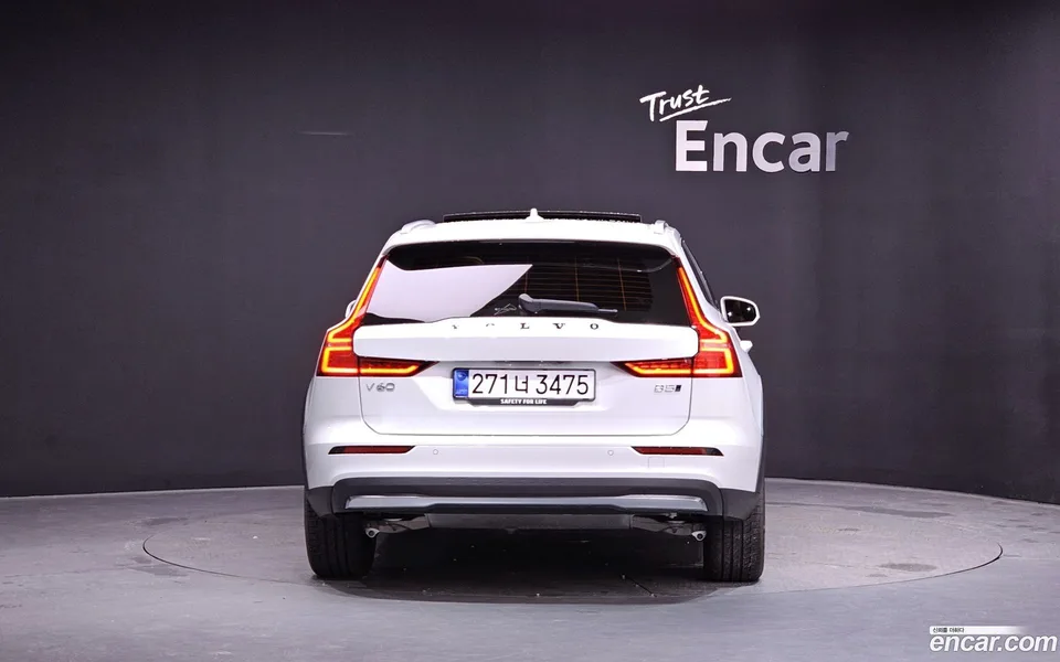 Volvo V60 Cross Country B5 AWD 2025 — thumbnail 4