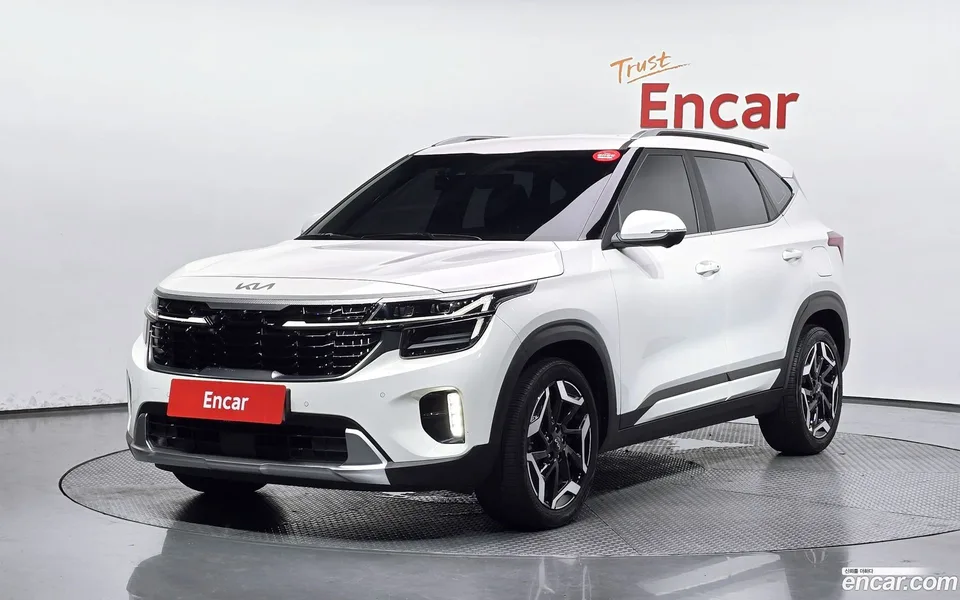 Kia Seltos 2.0 2WD 2023 — photo 1, buy with delivery to Moscow
