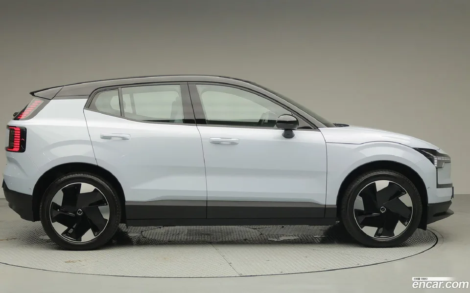 Volvo EX30 2025 — thumbnail 3