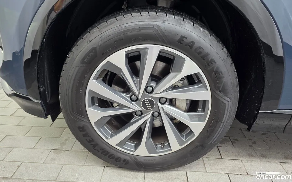 Audi Q6 e- 2025 — thumbnail 5