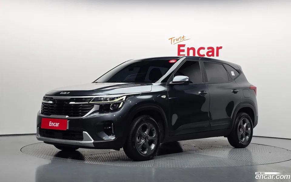 Kia Seltos 1.6 2WD 2023 — photo 1, buy with delivery to Moscow