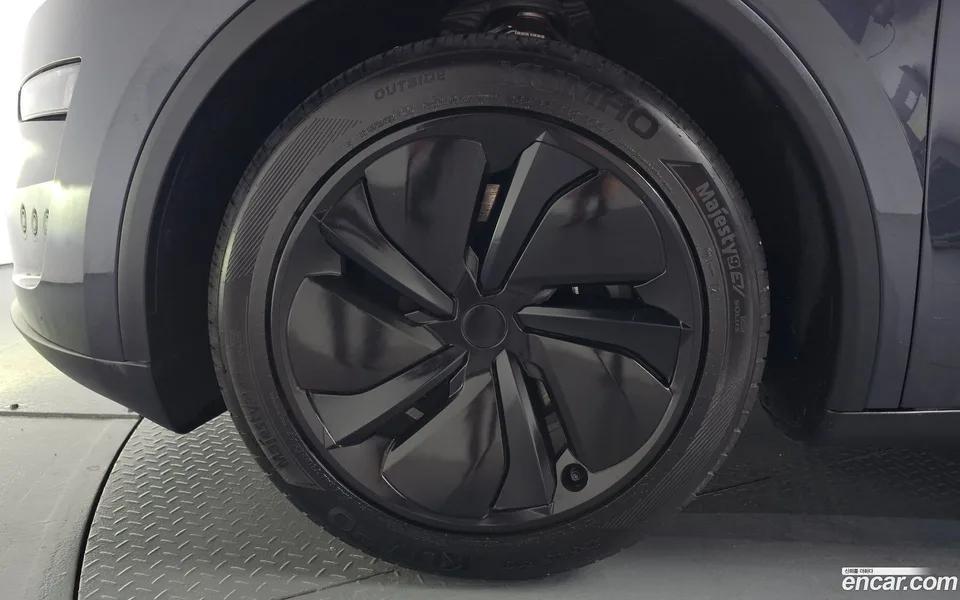 Tesla Model Y RWD 2026 — thumbnail 2