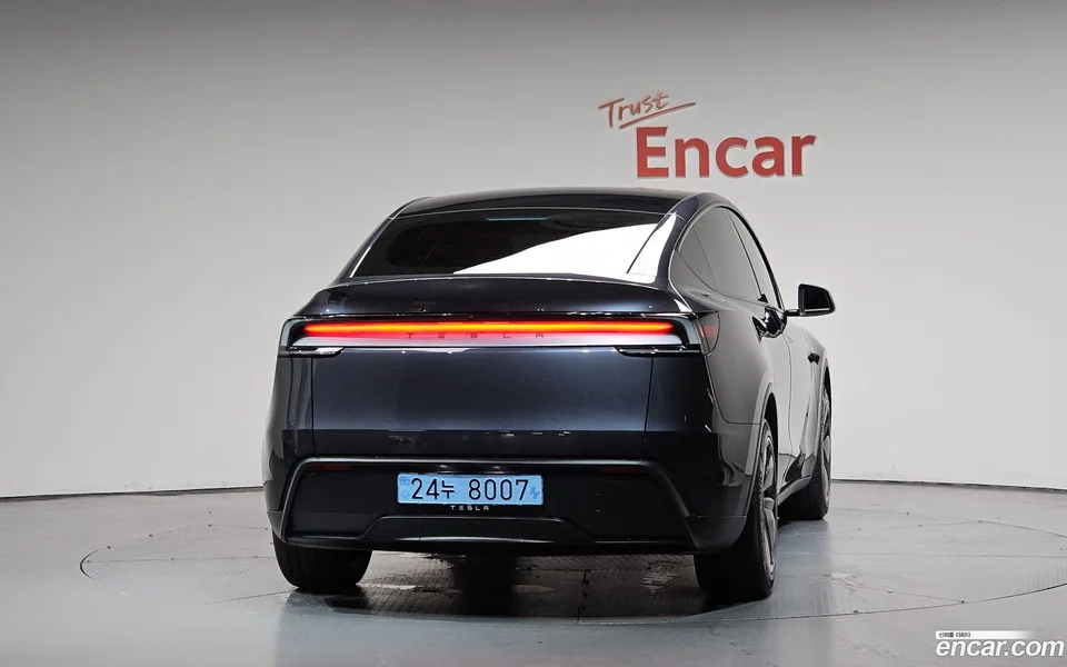 Tesla Model Y RWD 2026 — thumbnail 4