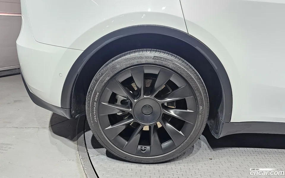 Tesla Model Y AWD 2022 — thumbnail 2