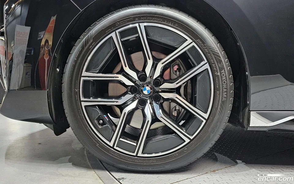 BMW 7 Series 740i xDrive M 2025 — thumbnail 2