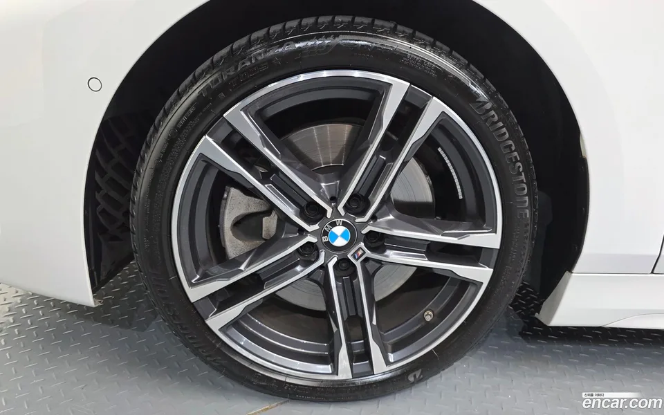 BMW 1 Series 120i M 2023 — thumbnail 2