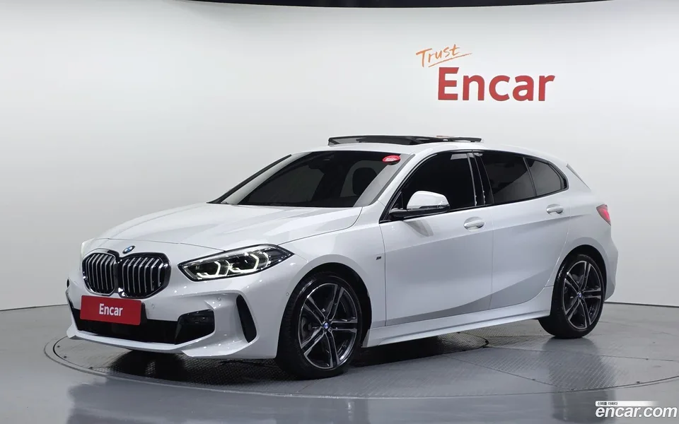 BMW 1 Series 120i M 2023 — photo 1, buy with delivery to Moscow
