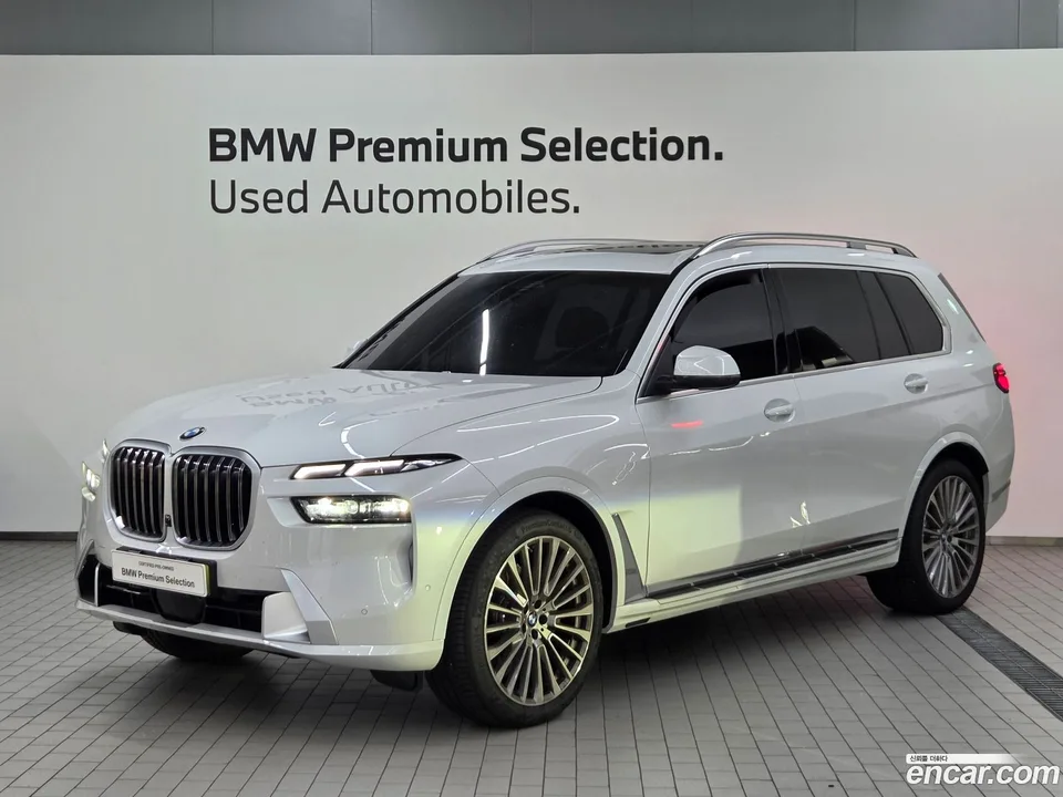 BMW X7 xDrive 40i 7 2025 — photo 1, buy with delivery to Moscow