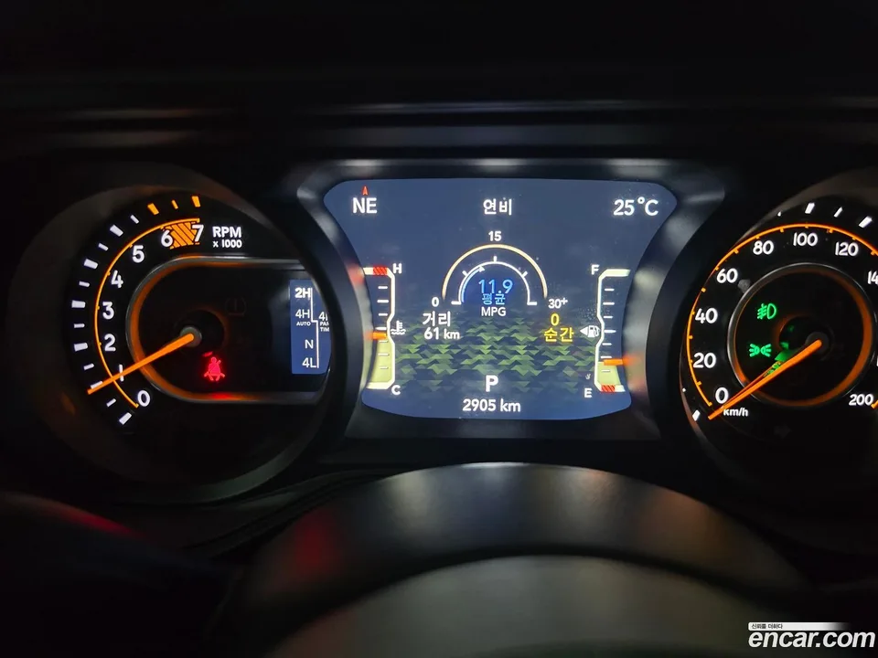 Jeep Wrangler 2.0 4 2025 — thumbnail 2