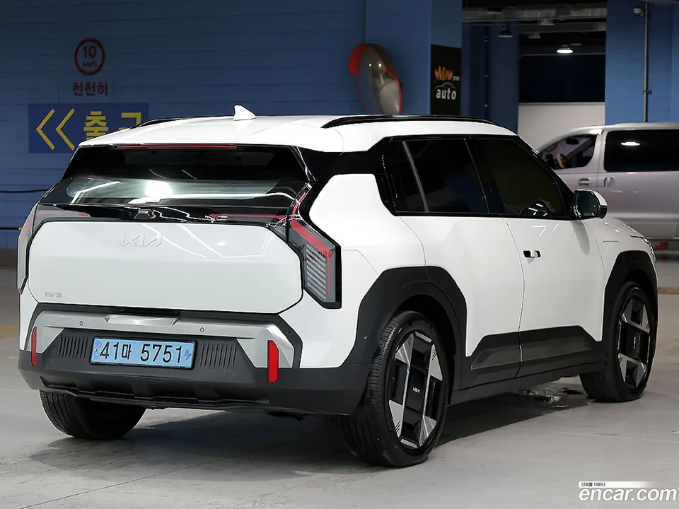 Kia EV3 2WD 2025 — thumbnail 4