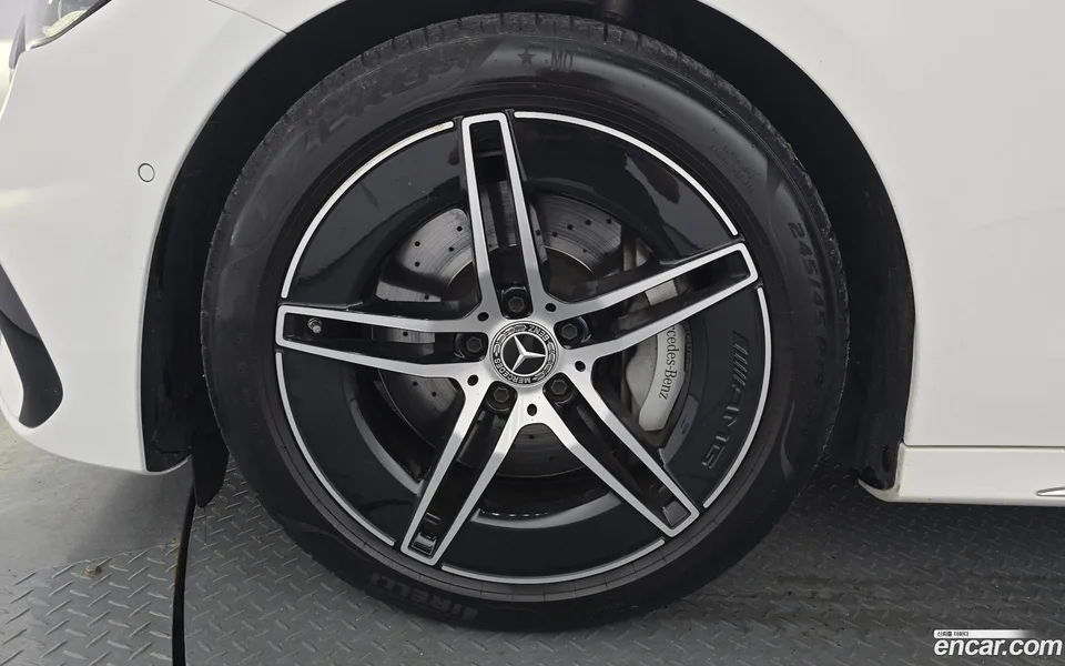 Mercedes-Benz E-Class E300 4MATIC AMG Line 2024 — thumbnail 5