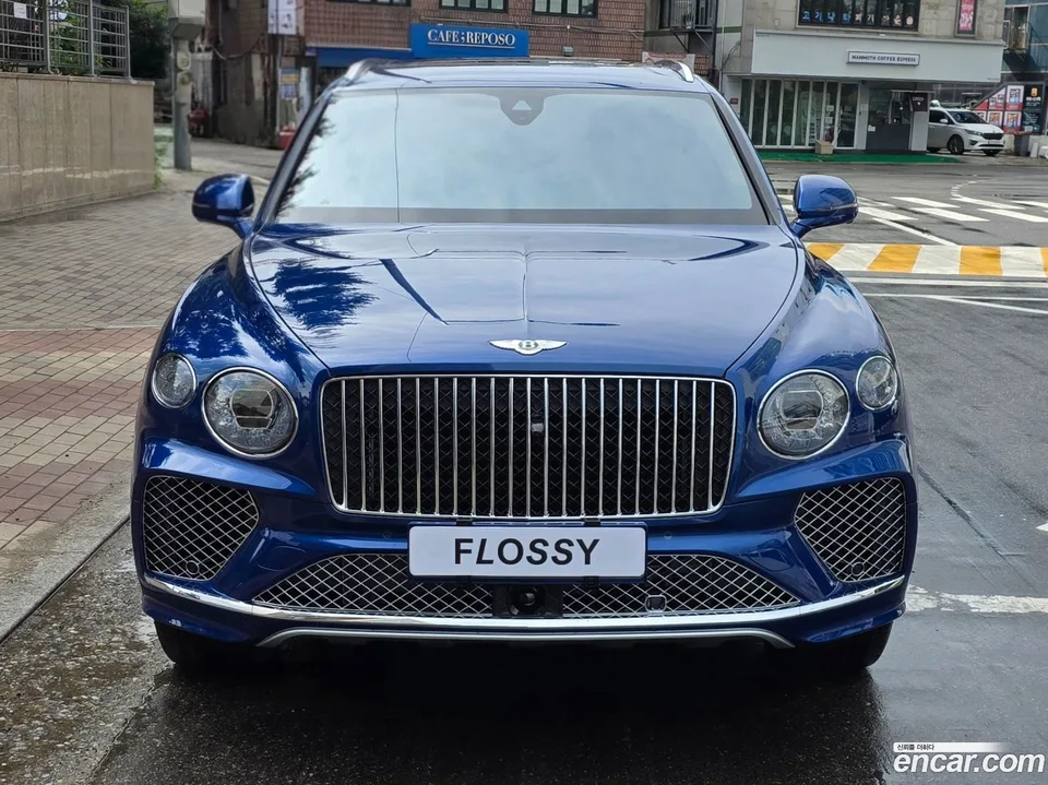 Bentley Bentayga 4.0 V8 EWB 2024 — thumbnail 3