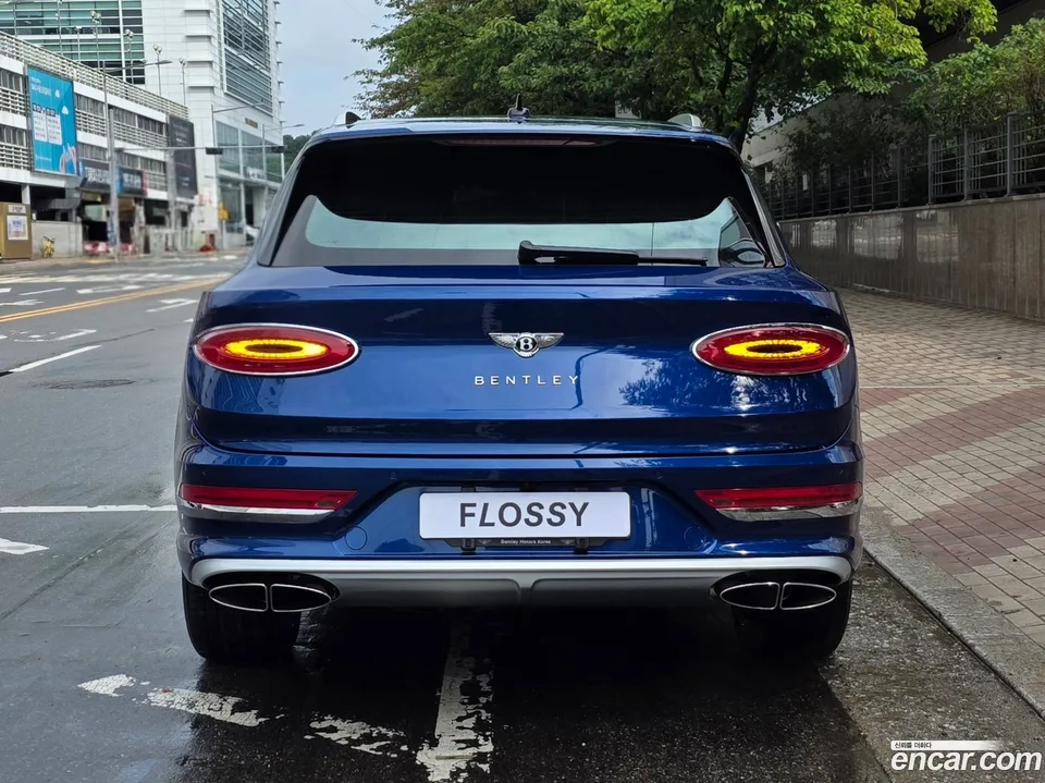 Bentley Bentayga 4.0 V8 EWB 2024 — thumbnail 4
