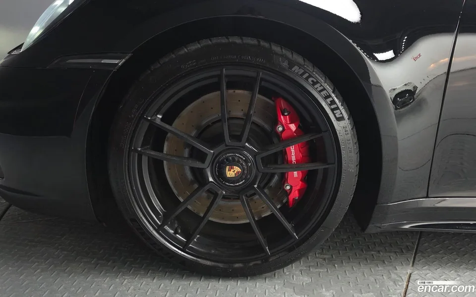 Porsche 911 (992) 4 GTS 2023 — thumbnail 2