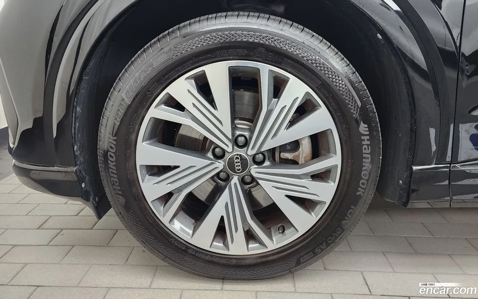 Audi Q4 e-tron 40 2023 — миниатюра 2