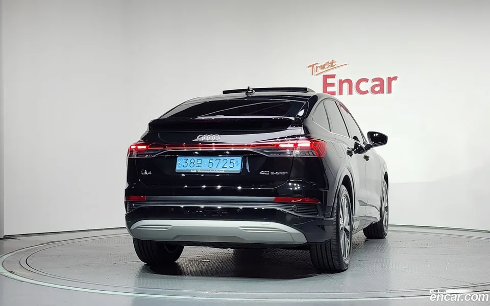 Audi Q4 e-tron 40 2023 — миниатюра 4