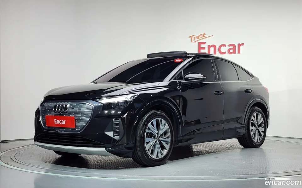 Audi Q4 e-tron 40 2023 — фото 1, купить с доставкой в Москву