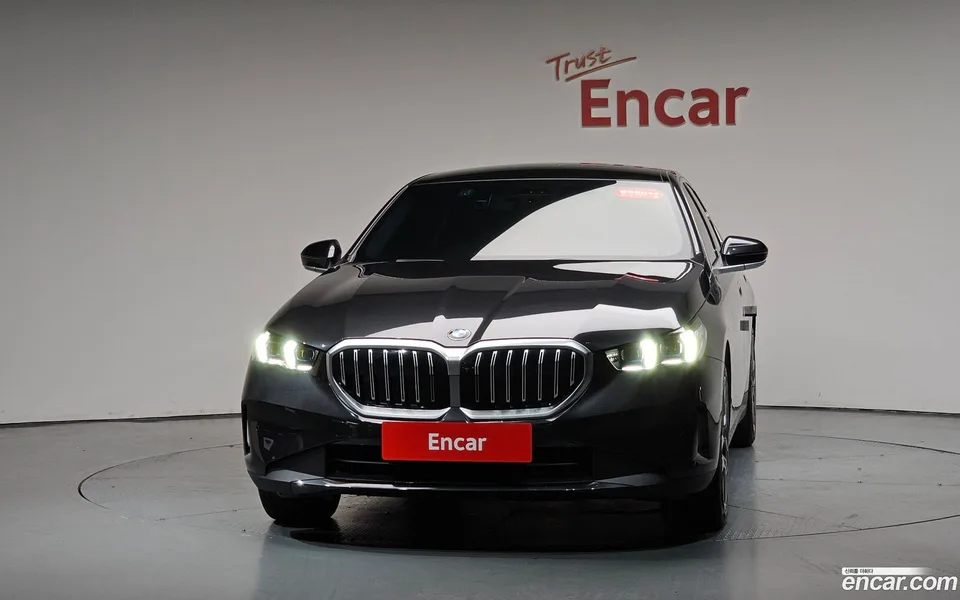 BMW 5 Series 520i 2025 — thumbnail 3