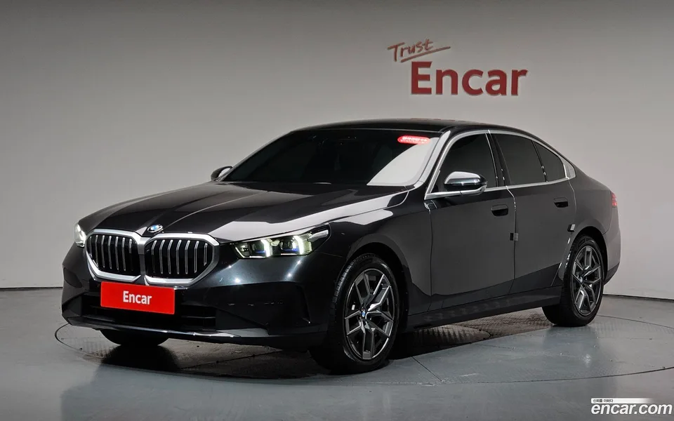 BMW 5 Series 520i 2025 — photo 1, buy with delivery to Moscow