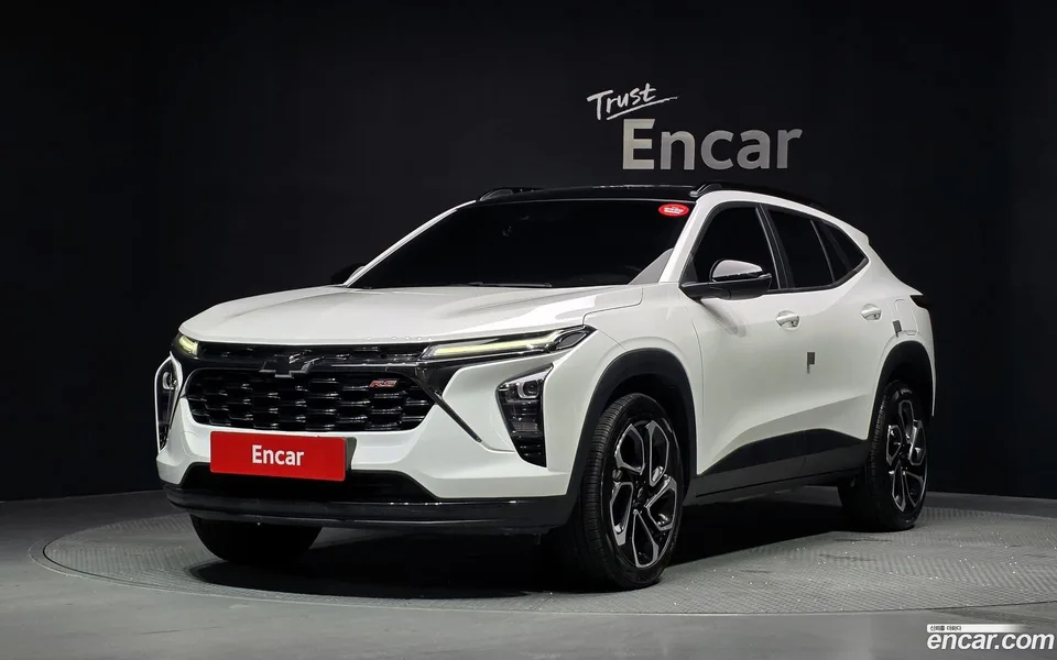 Chevrolet Trax Crossover 1.2 RS 2023 — photo 1, buy with delivery to Moscow