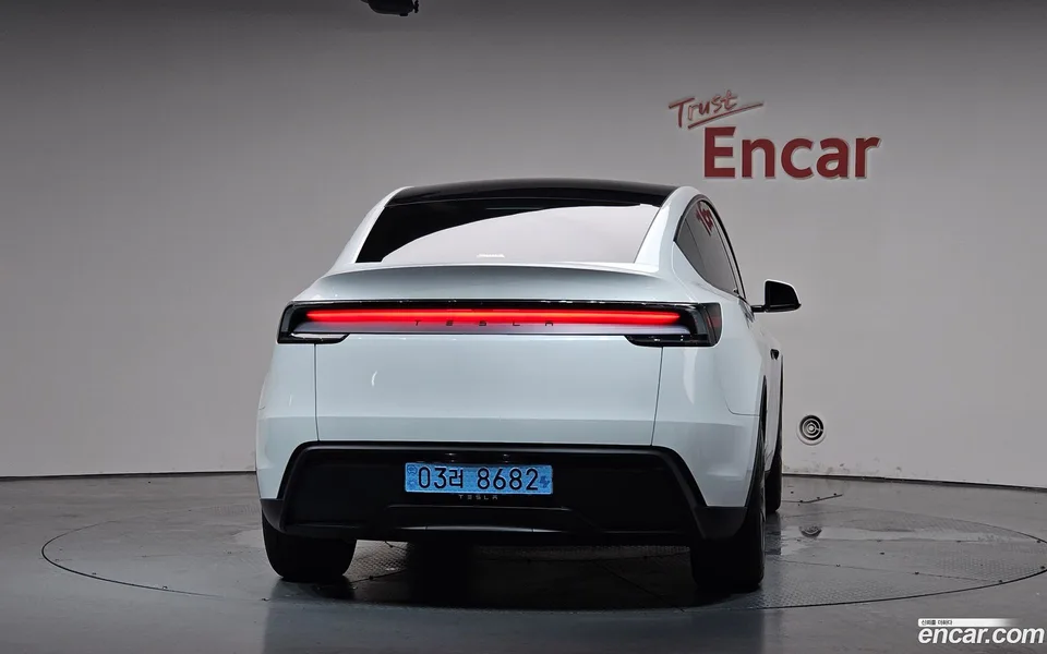 Tesla Model Y RWD 2025 — thumbnail 4