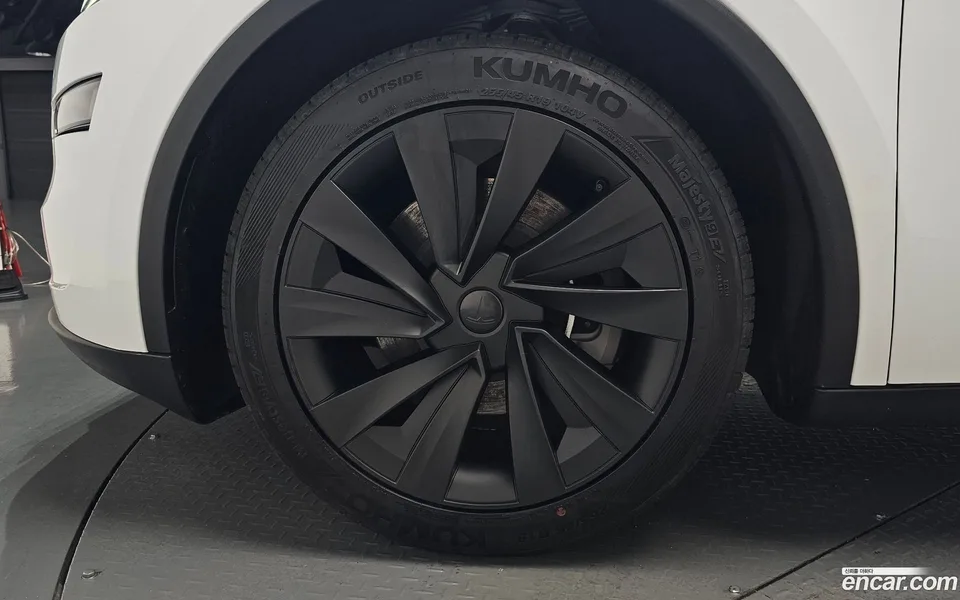 Tesla Model Y RWD 2025 — thumbnail 5