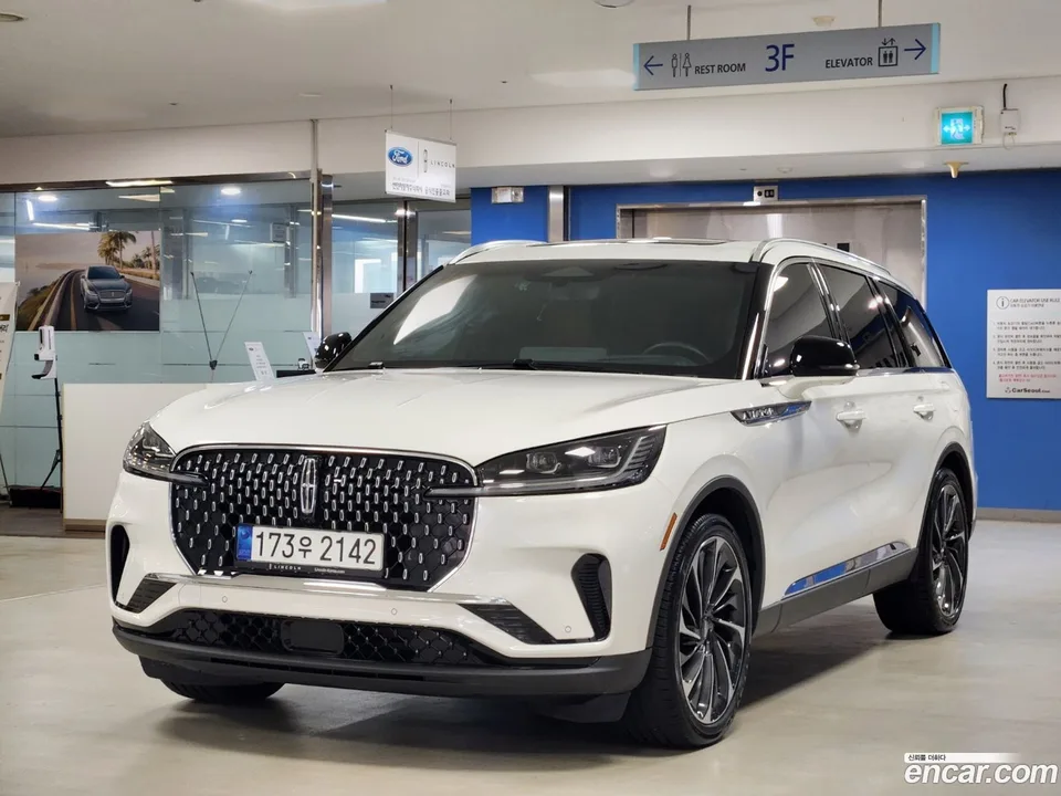 Lincoln Aviator 3.0 AWD 2024 — photo 1, buy with delivery to Moscow