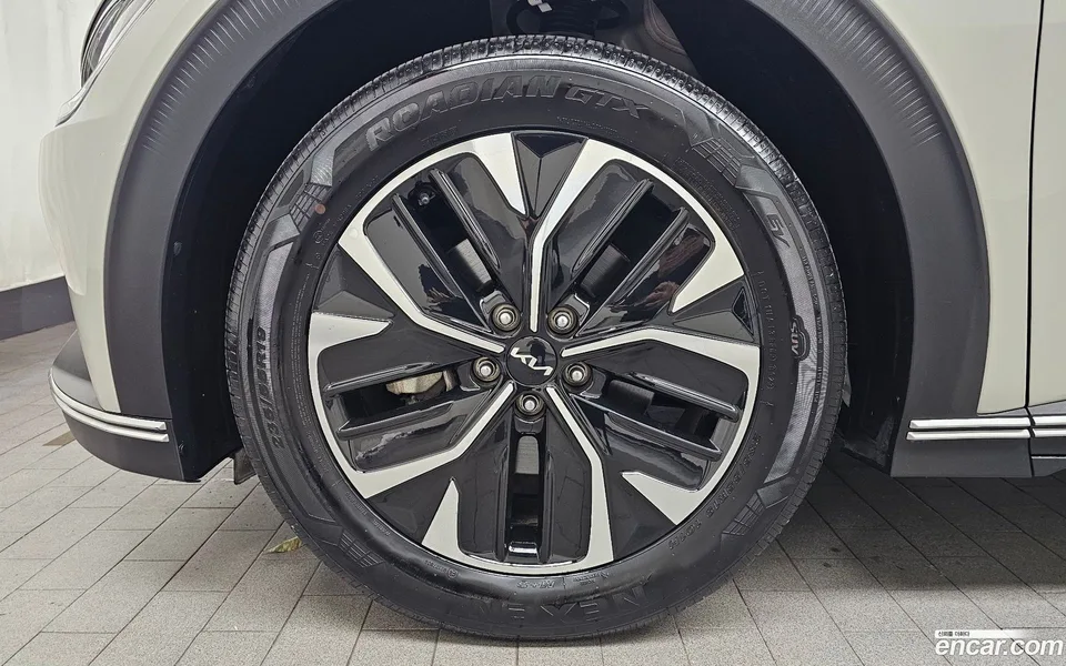 Kia EV6 2023 — thumbnail 2