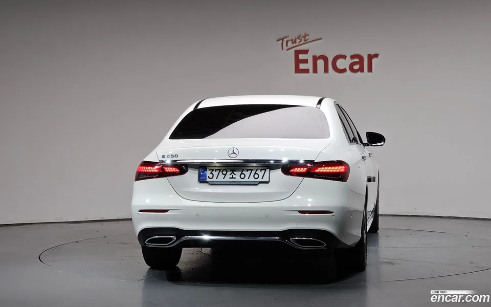 Mercedes-Benz E-Class E250 AMG Line 2023 — thumbnail 4