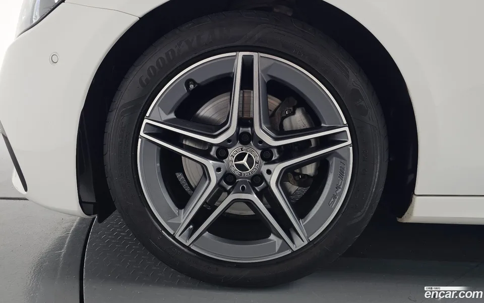 Mercedes-Benz E-Class E250 AMG Line 2023 — thumbnail 5