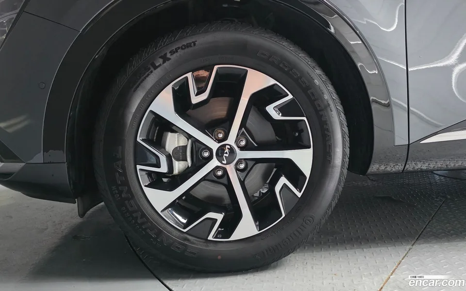 Kia Sportage Hybrid 2WD 2023 — thumbnail 2