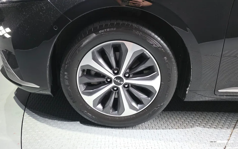 Kia K8 Hybrid 2023 — thumbnail 5